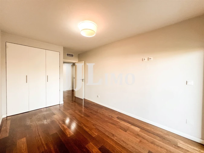 Apartamento T3 para Venda em Carcavelos e Parede Foto 16