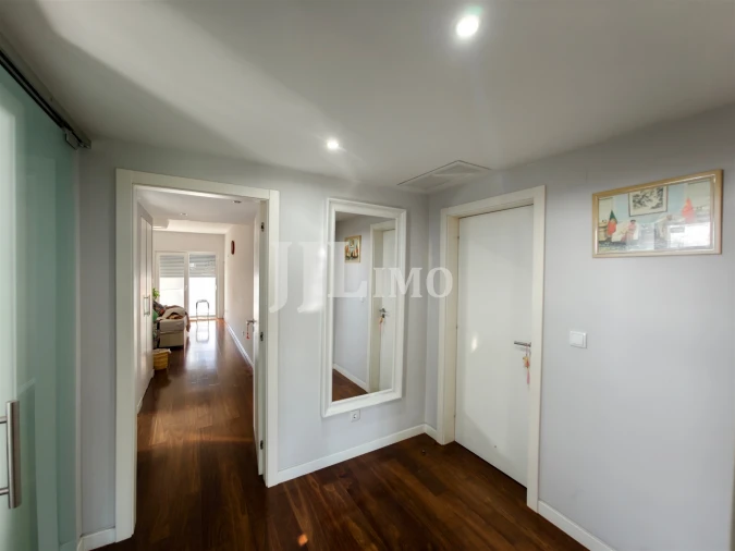 Apartamento T3 para Venda em Carcavelos e Parede Foto 29