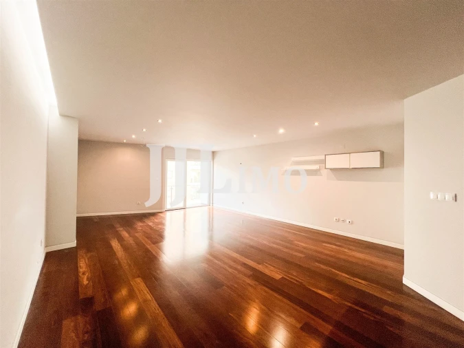 Apartamento T3 para Venda em Carcavelos e Parede Foto 4