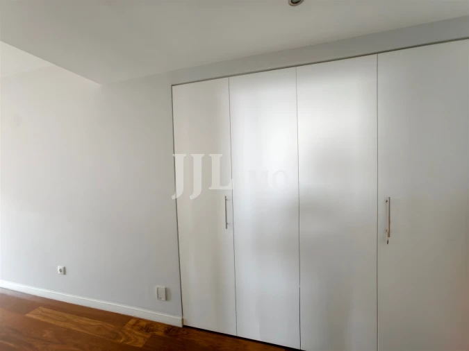 Apartamento T3 para Venda em Carcavelos e Parede Foto 36