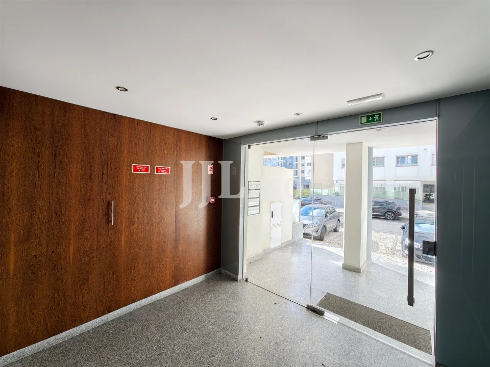 Apartamento T3 para Venda em Carcavelos e Parede Foto 33