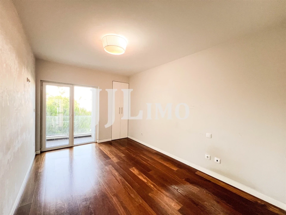 Apartamento T3 para Venda em Carcavelos e Parede Foto 15