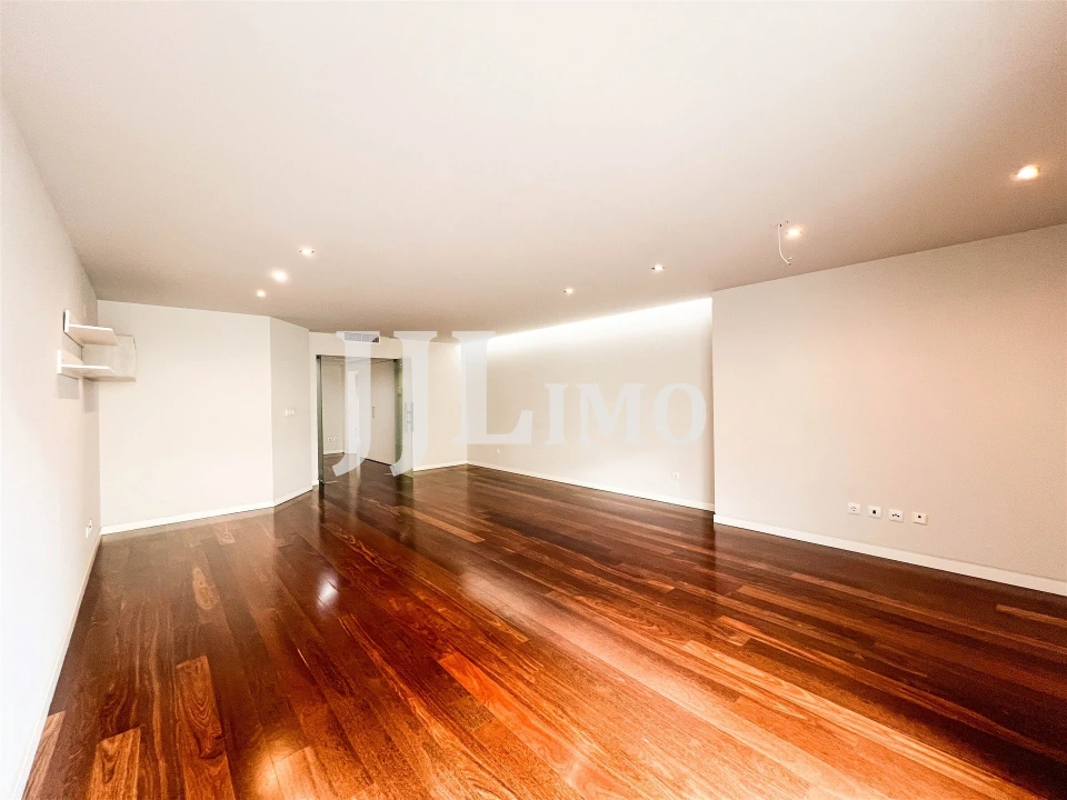 Apartamento T3 para Venda em Carcavelos e Parede Foto 1