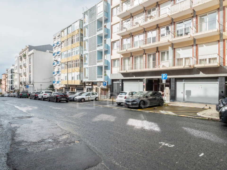 Apartamento T3 para Venda em Campolide Foto 31