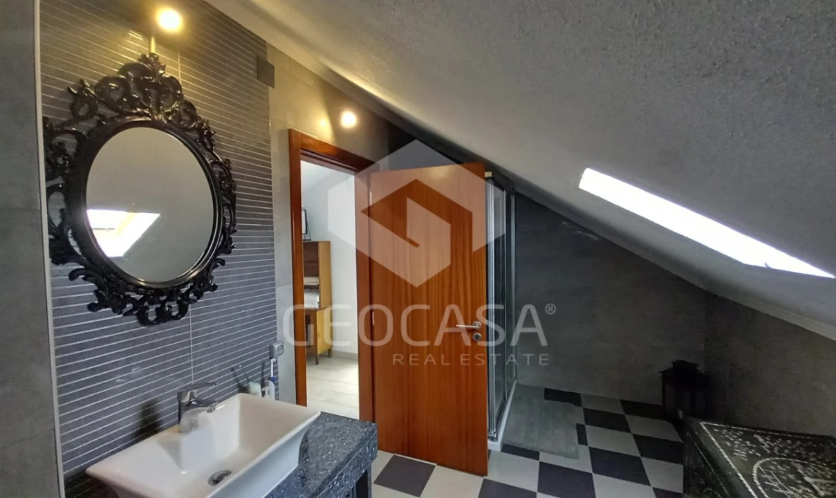 Moradia T5 para Venda em Porto Salvo Foto 28