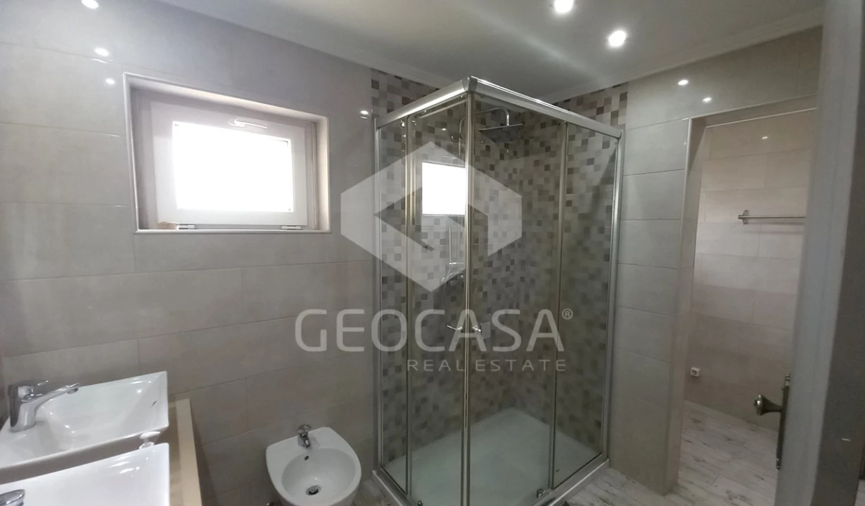 Moradia T5 para Venda em Porto Salvo Foto 21