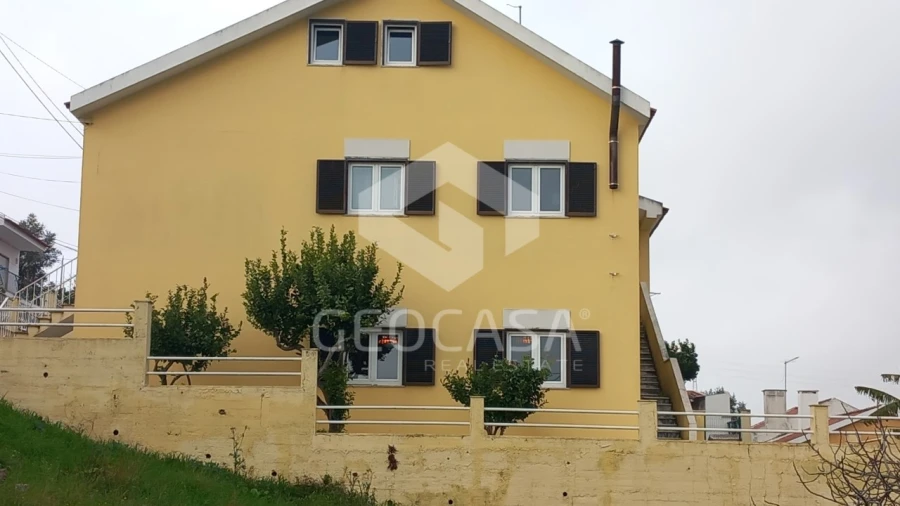 Moradia T5 para Venda em Porto Salvo Foto 1