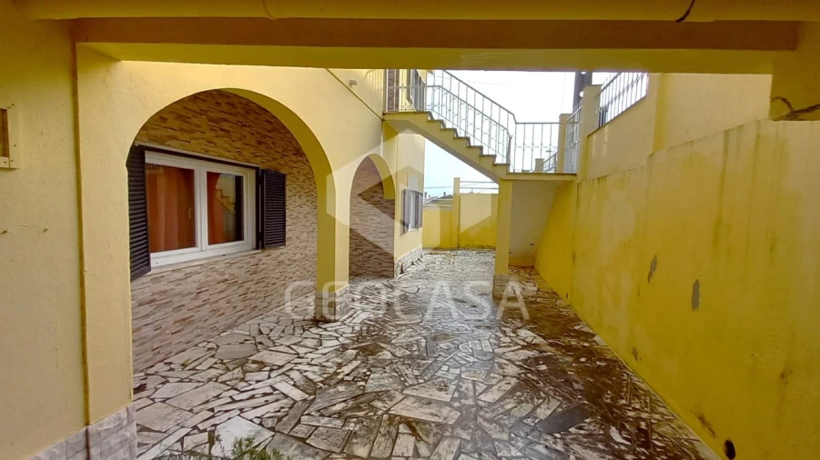 Moradia T5 para Venda em Porto Salvo Foto 4