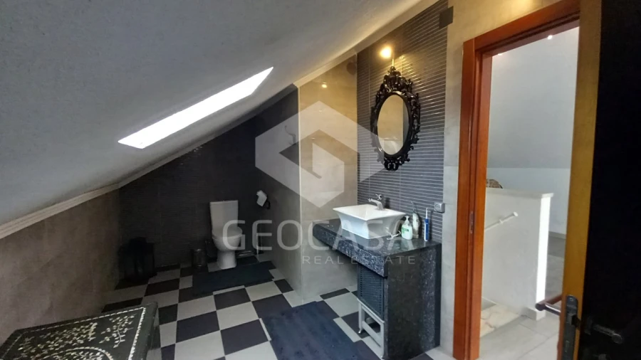 Moradia T5 para Venda em Porto Salvo Foto 29