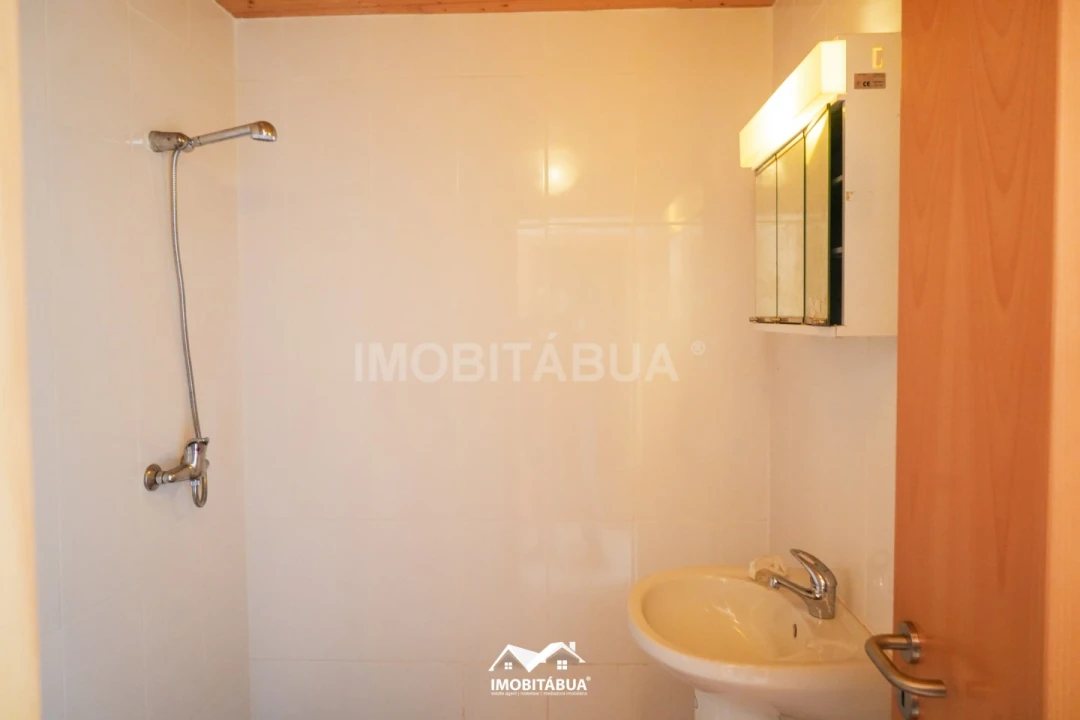 Moradia T3 para Venda em Tabua Foto 24