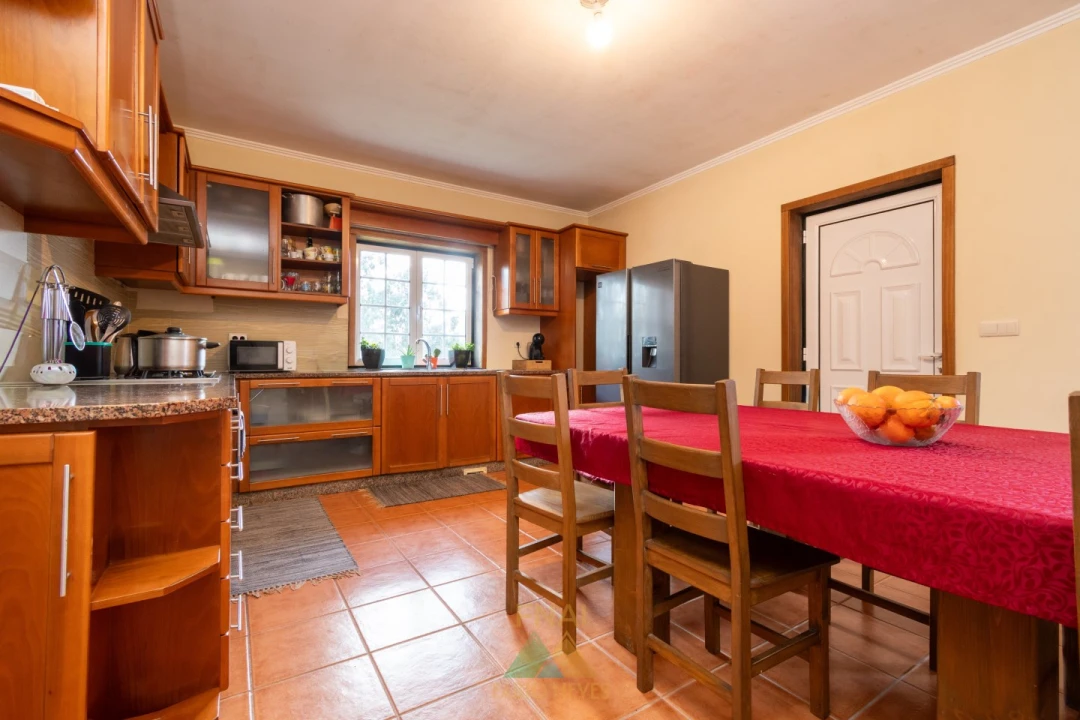 Moradia T3 para Venda em Bárrio e Cepões Foto 10