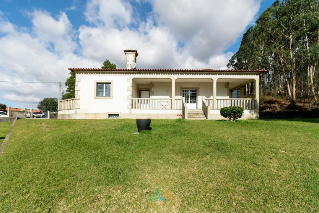 Moradia T3 para Venda em Bárrio e Cepões Foto 1