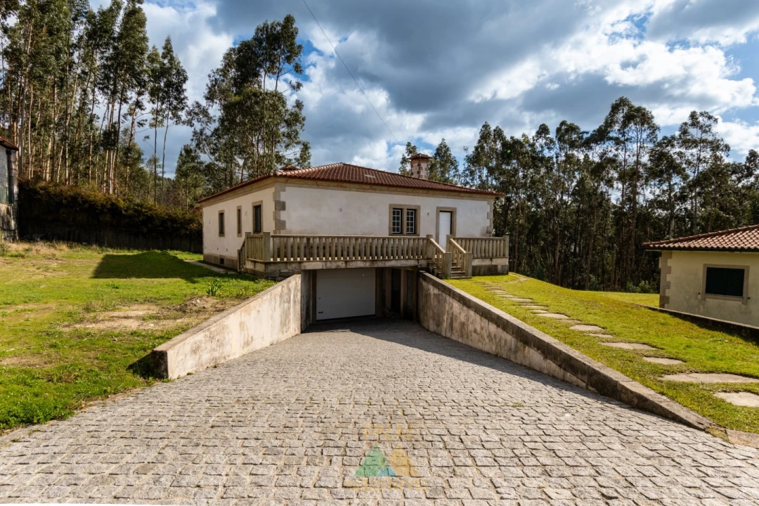 Moradia T3 para Venda em Bárrio e Cepões Foto 4