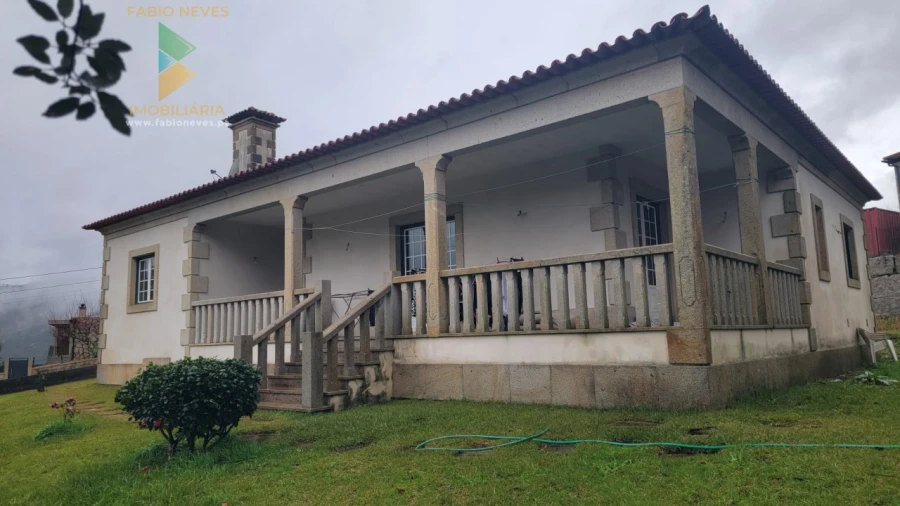 Moradia T3 para Venda em Bárrio e Cepões Foto 1