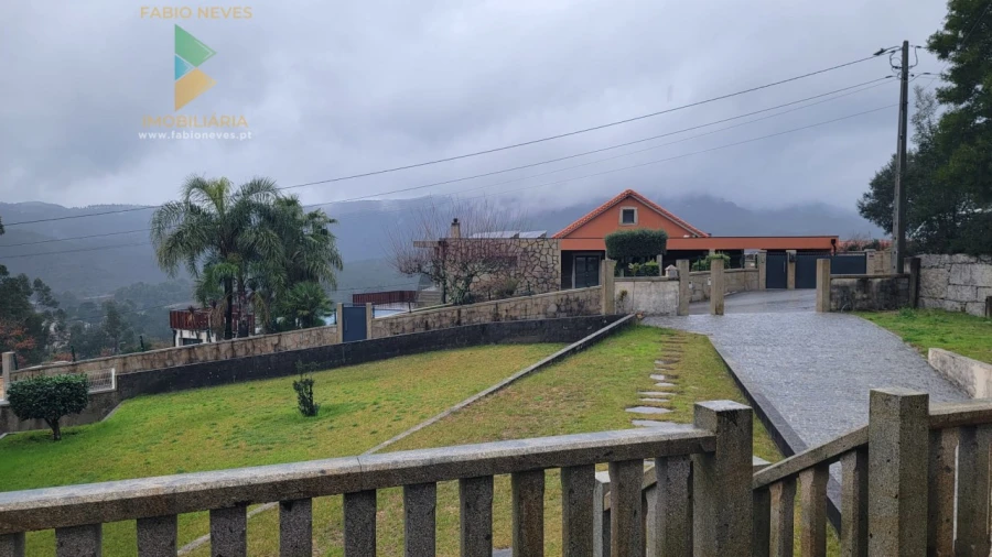 Moradia T3 para Venda em Bárrio e Cepões Foto 4