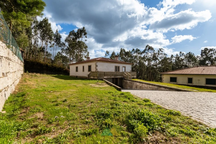 Moradia T3 para Venda em Bárrio e Cepões Foto 3