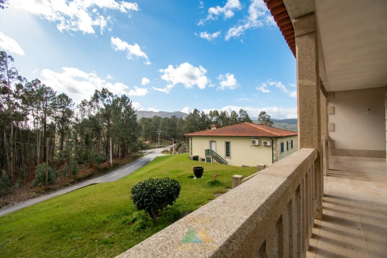 Moradia T3 para Venda em Bárrio e Cepões Foto 2