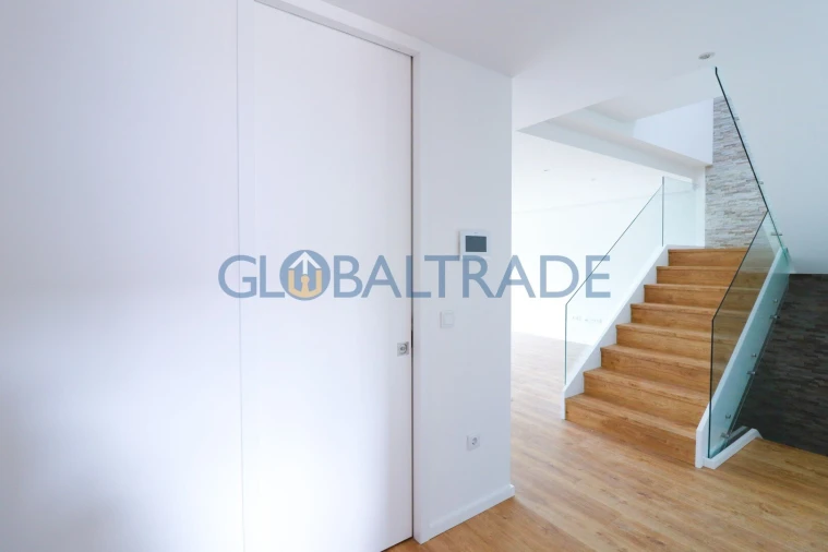 Moradia T3 para Venda em Fânzeres e São Pedro da Cova Foto 3