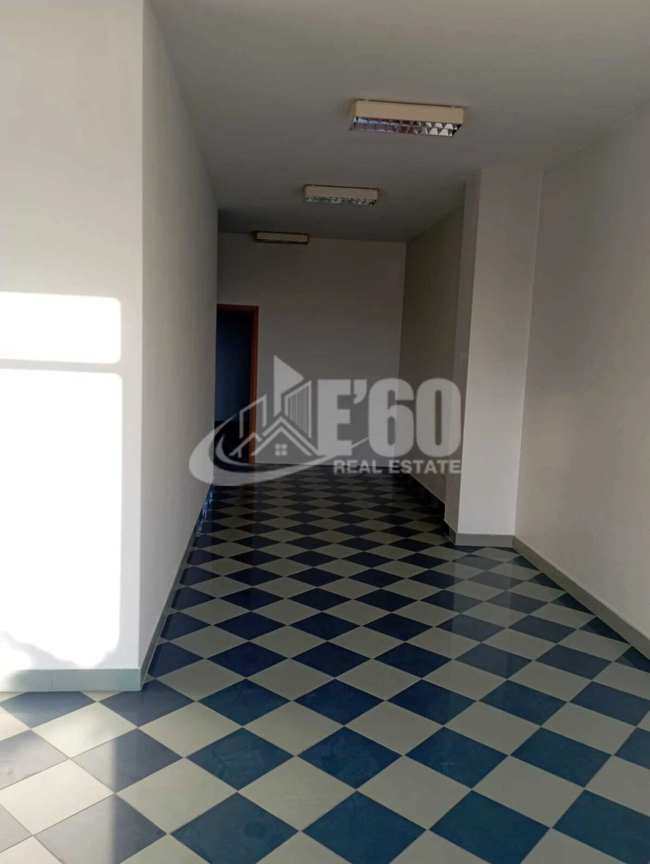 Loja para Arrendamento em Esmoriz Foto 4