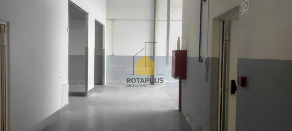 Armazém para Arrendamento em Moreira Foto 4