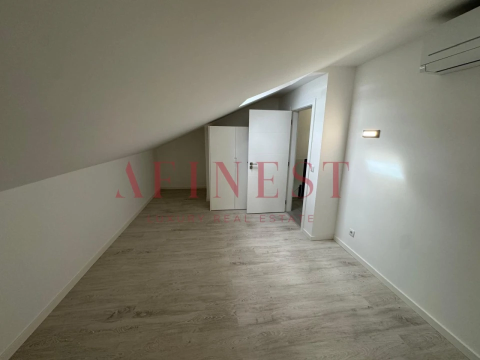 Moradia T4 para Venda em Corroios Foto 10