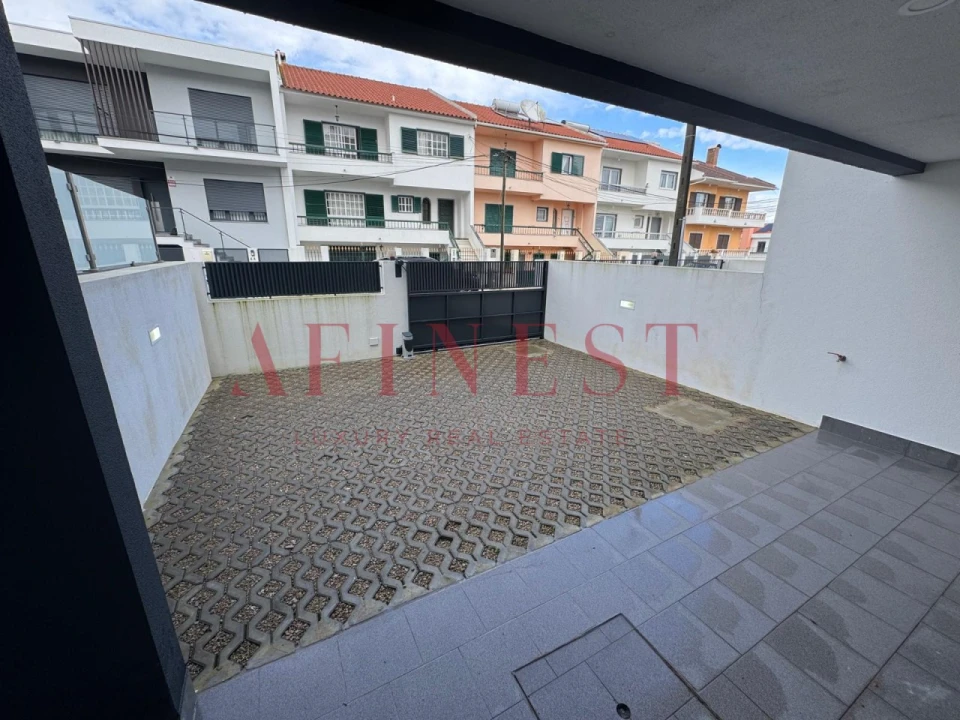 Moradia T4 para Venda em Corroios Foto 20