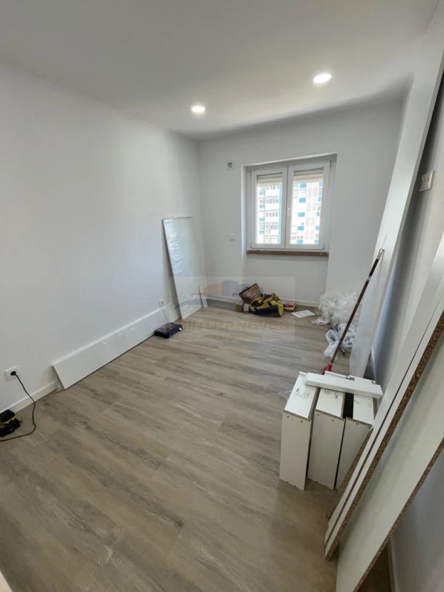 Apartamento T2 para Venda em Falagueira-Venda Nova Foto 4