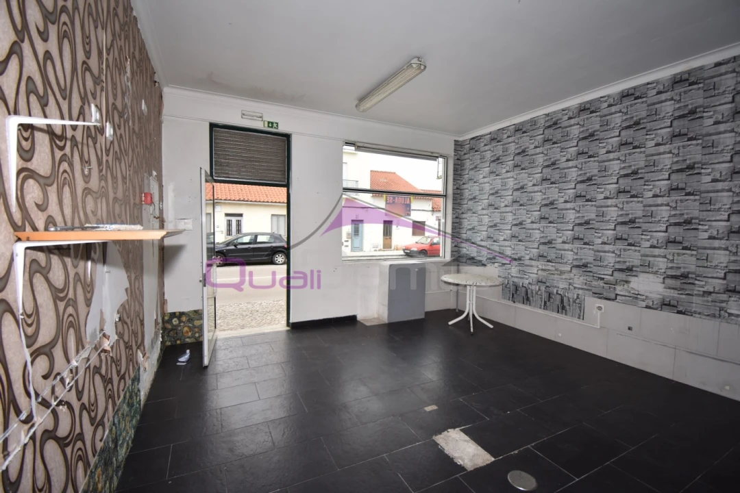 Loja para Arrendamento em Nossa Sra de Fatima Foto 1