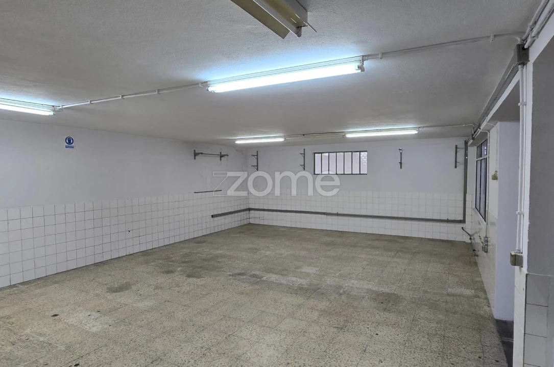 Terreno Comércio / Armazém para Arrendamento em São João da Madeira Foto 25