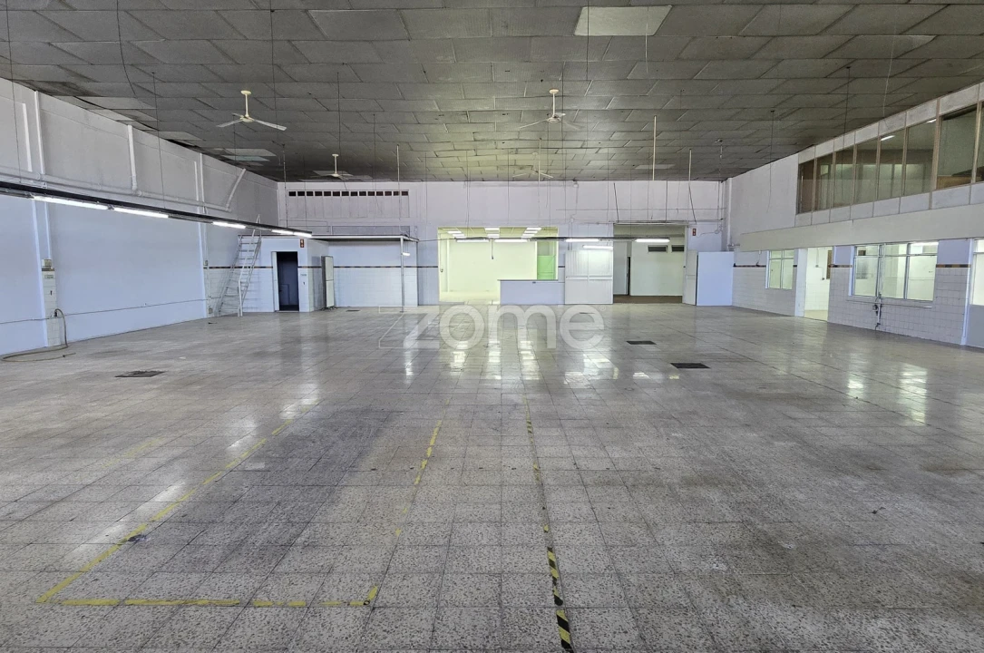 Terreno Comércio / Armazém para Arrendamento em São João da Madeira Foto 31