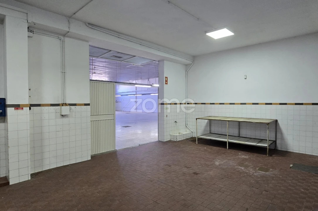 Terreno Comércio / Armazém para Arrendamento em São João da Madeira Foto 4