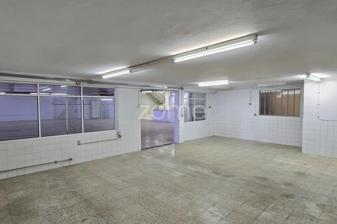 Terreno Comércio / Armazém para Arrendamento em São João da Madeira Foto 24