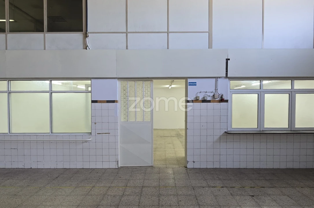 Terreno Comércio / Armazém para Arrendamento em São João da Madeira Foto 26