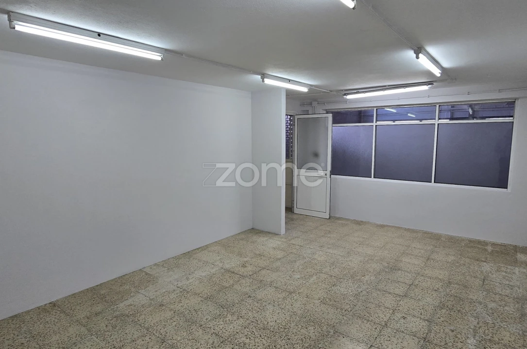 Terreno Comércio / Armazém para Arrendamento em São João da Madeira Foto 29