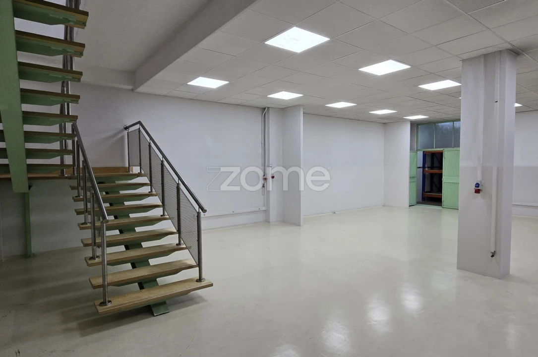 Terreno Comércio / Armazém para Arrendamento em São João da Madeira Foto 37