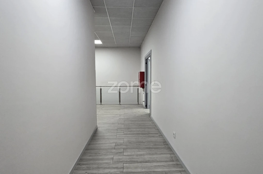 Terreno Comércio / Armazém para Arrendamento em São João da Madeira Foto 47