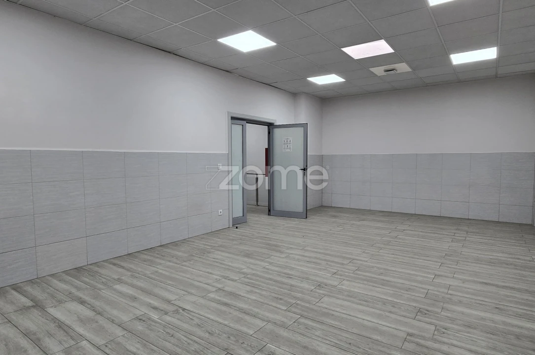 Terreno Comércio / Armazém para Arrendamento em São João da Madeira Foto 50