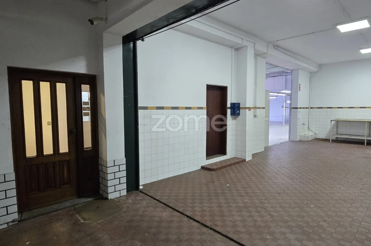 Terreno Comércio / Armazém para Arrendamento em São João da Madeira Foto 2