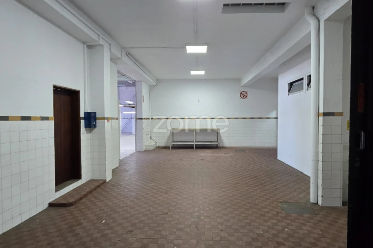 Terreno Comércio / Armazém para Arrendamento em São João da Madeira Foto 5