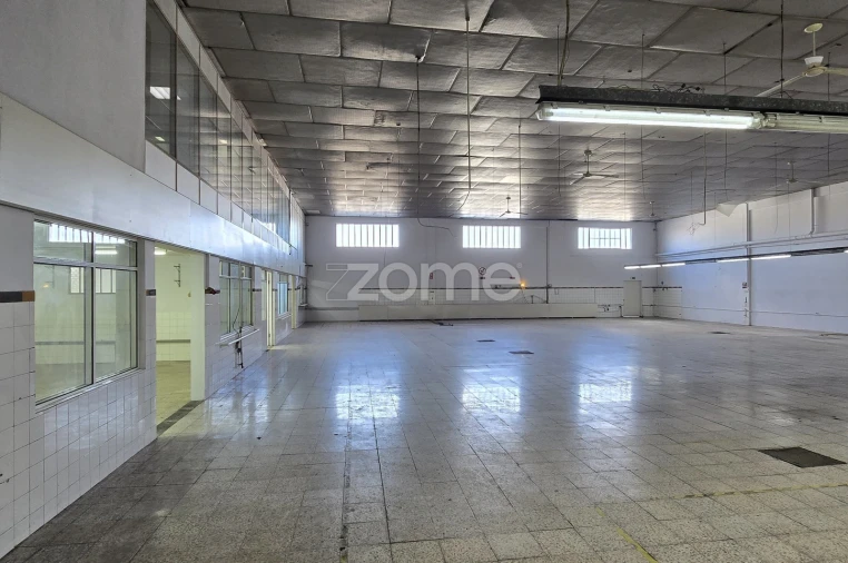 Terreno Comércio / Armazém para Arrendamento em São João da Madeira Foto 19