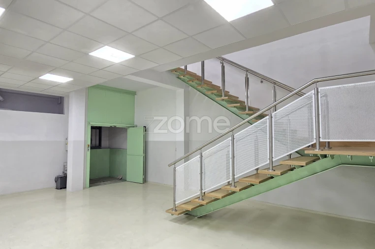 Terreno Comércio / Armazém para Arrendamento em São João da Madeira Foto 36