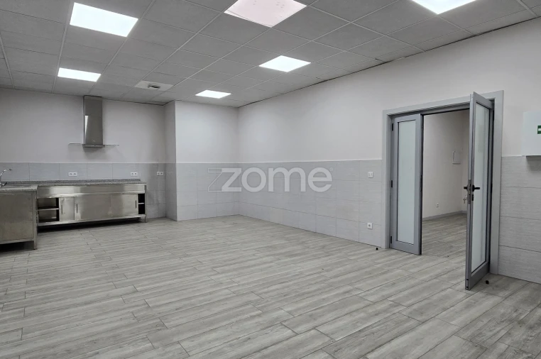 Terreno Comércio / Armazém para Arrendamento em São João da Madeira Foto 52