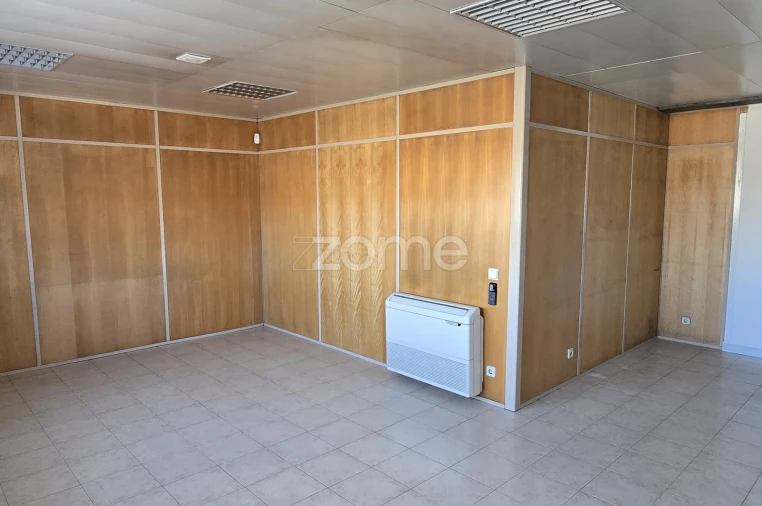 Terreno Comércio / Armazém para Arrendamento em São João da Madeira Foto 17