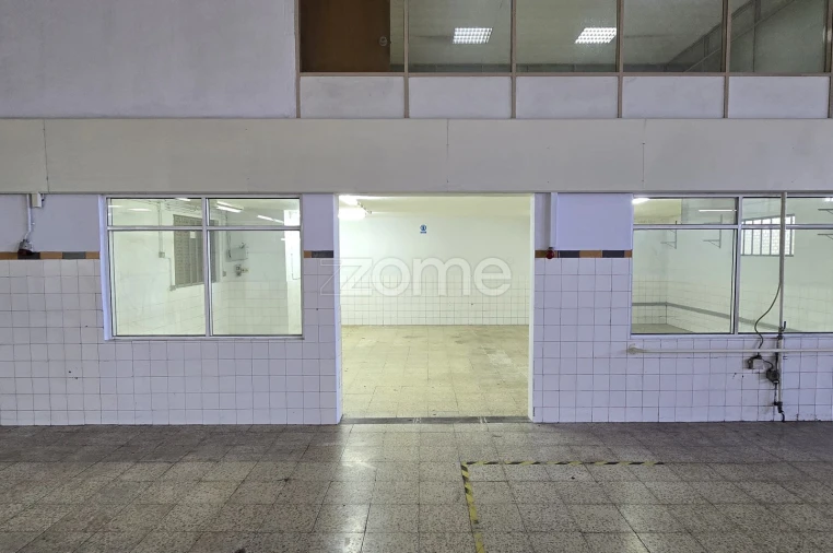 Terreno Comércio / Armazém para Arrendamento em São João da Madeira Foto 22