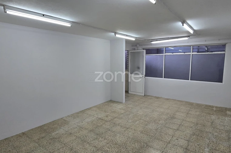 Terreno Comércio / Armazém para Arrendamento em São João da Madeira Foto 29