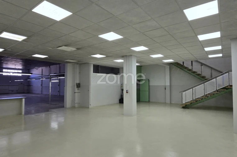 Terreno Comércio / Armazém para Arrendamento em São João da Madeira Foto 34