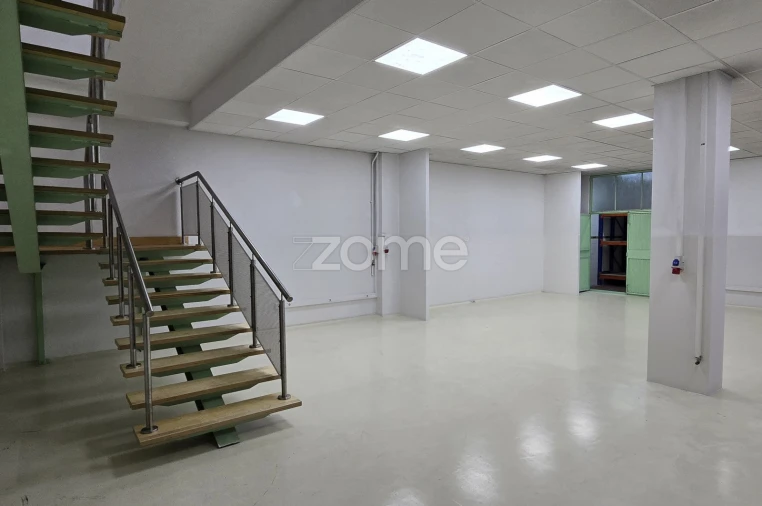 Terreno Comércio / Armazém para Arrendamento em São João da Madeira Foto 37