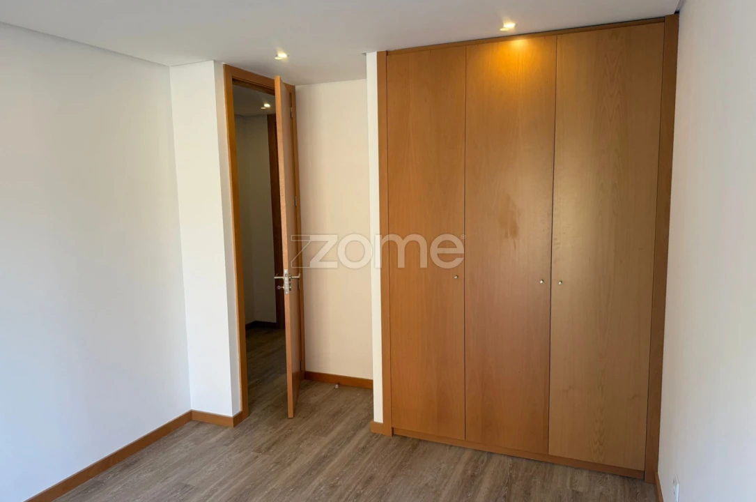 Apartamento T2 para Venda em Fânzeres e São Pedro da Cova Foto 5