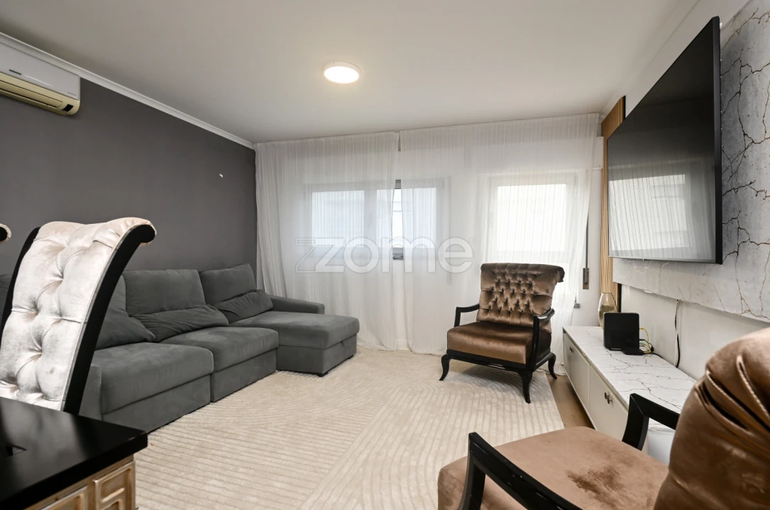 Apartamento T3 para Venda em São Domingos de Rana Foto 1