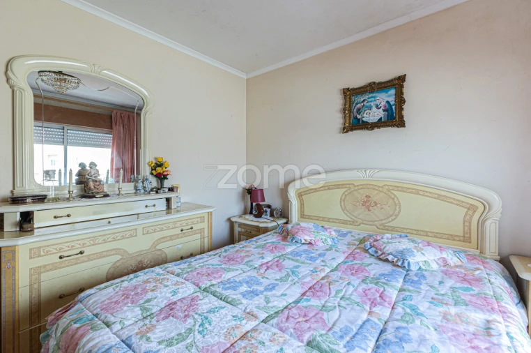 Apartamento T1 para Venda em São Domingos de Rana Foto 13